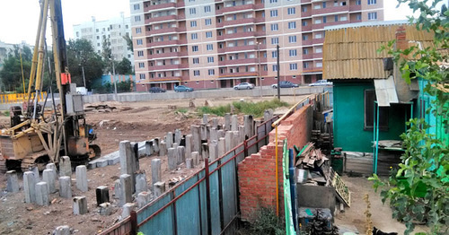 Строительство многоэтажки. Астрахань, сентябрь 2016 г. Фото Елены Гребенюк для "Кавказского узла"
