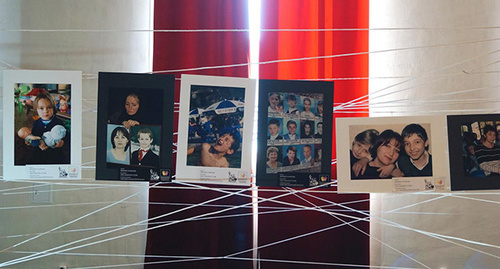 Открытие выставки в Москве памяти погибших в Беслане. Фото Анны Гилёвой для "Кавказского узла"