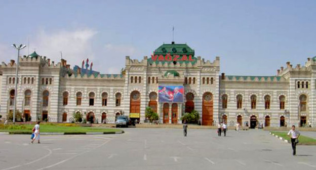 Здание бакинского железнодорожного вокзала. Фото пользователя kobbe http://wikimapia.org/