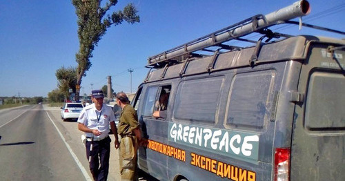 Машина активистов Greenpeace и "ЭкоВахты", выехавших на тушение пожара в Адыгее. 11 сентября 2016 г. Фото http://www.greenpeace.org/russia/ru/news/2016/09-11-adigeya/