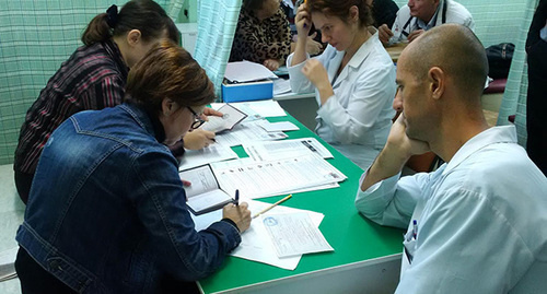 Голосование сотрудников больницы по открепительным талонам.Фото Григория Шведова для "Кавказского узла".