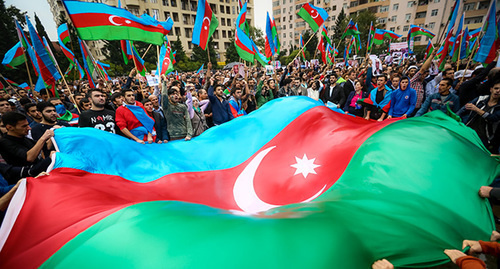 Флаг Азербайджана на протестной акции. Фото Азиза Каримова для "Кавказского узла"