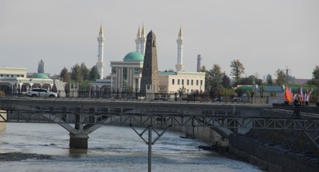 Мост через Сунжи. Грозный. Фото Магомеда Магомедова для "Кавказского узла"