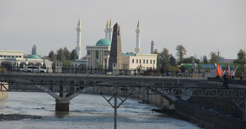 Мост через Сунжи. Грозный. Фото Магомеда Магомедова для "Кавказского узла"