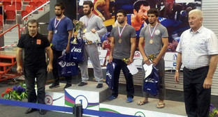 Исмаил Мусукаев  на верхней ступеньке пьедестала. Фото: http://kbrria.ru/sport/ismail-musukaev-vyigral-memorial-besika-kuduhova-v-krasnodare-15423