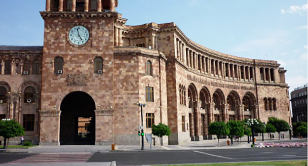 Здание правительства Армении. Фото:
 http://news.am/eng/news/156913.html