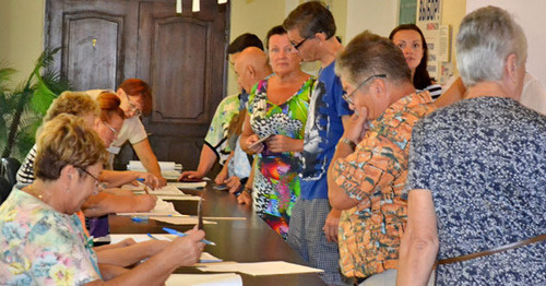 Избиратели в УИКе 46-54 во время голосования. Сочи, 18 сентября 2016 г. Фото Светланы Кравченко для "Кавказского узла"