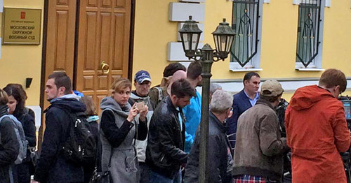 Журналисты возле здания Московского окружного суда. Москва, 3 октября 2016 г. Фото Юлии Буславской для "Кавказского узла"