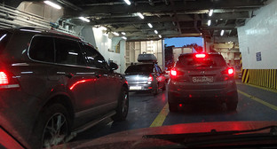 Автомобили на борту парома. Фото Нины Тумановой для "Кавказского узла"