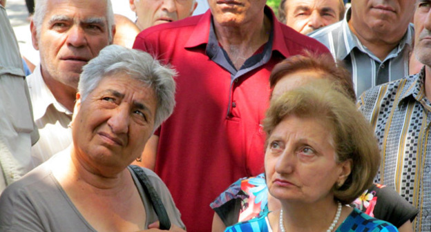 Участницы акции протеста сотрудников завода "Наирит". Фото Тиграна Петросяна для "Кавказского узла