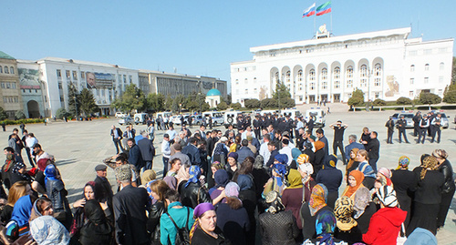 В акции участвовало около 100 человек. Фото Патимат Махмудовой для "Кавказского узла"