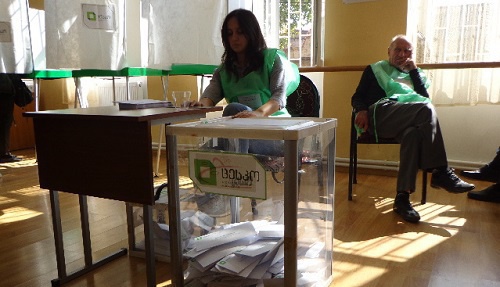 Голосование на участке №36 Чугуретского избирательного округа Тбилиси. 8 октября 2016 года. Фото Инны Кукуджановой для "Кавказского узла"