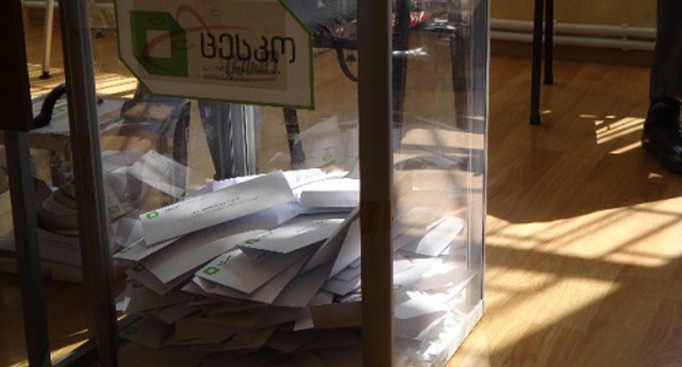 Урна для голосования на участке №36 Чугуретского избирательного округа Тбилиси. 8 октября 2016 года. Фото Инны Кукуджановой для "Кавказского узла"