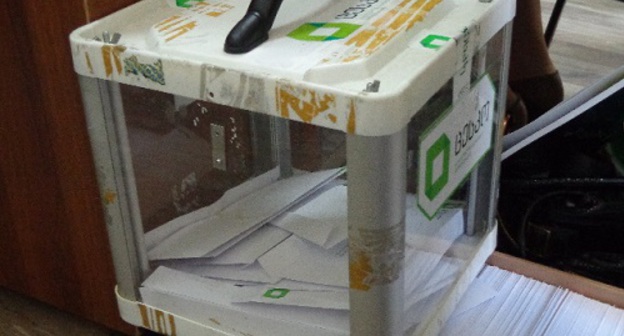 Переносная урна для голосования на выборах в Грузии 8 октября 2016 года. Фото Инны Кукуджановой для "Кавказского узла"