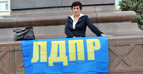 Активистка ЛДПР Лариса Бачиева во время пикета. Махачкала, 10 октября 2016 г. Фото Ларисы Бачиевой