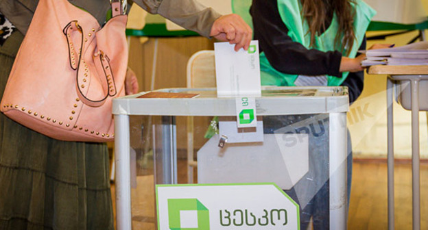 Голосование на парламентских выборах в Грузии. 8 октября 2016 г. Фото: Sputnik/Levan Aviabreli