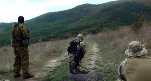 Силовики во время КТО в Дагестане. Фото: http://nac.gov.ru/kontrterroristicheskie-operacii/v-hode-kto-v-dagestane-neytralizovany-troe-1.html Силовики во время КТО в Дагестане. Фото: http://nac.gov.ru/kontrterroristicheskie-operacii/v-hode-kto-v-dagestane-neytralizovany-troe-1.html