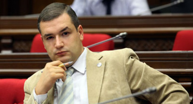 Тигран Уриханян. Фото: http://arm-world.ru/news/novostnik/16291-tigran-urihanyan-otozval-svoe-zayavlenie-o-slozhenii-deputatskih-polnomochiy.html