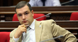 Тигран Уриханян. Фото: http://arm-world.ru/news/novostnik/16291-tigran-urihanyan-otozval-svoe-zayavlenie-o-slozhenii-deputatskih-polnomochiy.html
