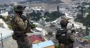 Сотрудникик ФСБ во время КТО в Дагестане. Фото: http://nac.gov.ru/kontrterroristicheskie-operacii/v-hode-kto-v-karabudahkentskom-rayone-dagestana.html Сотрудникик ФСБ во время КТО в Дагестане. Фото: http://nac.gov.ru/kontrterroristicheskie-operacii/v-hode-kto-v-karabudahkentskom-rayone-dagestana.html