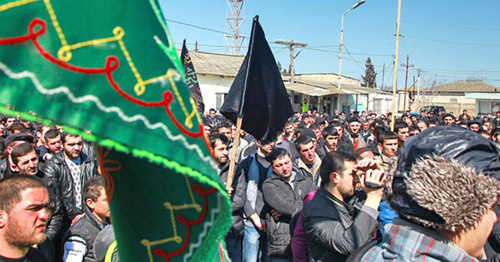 Жители поселка Нардаран потребовали освободить теолога Багирзаде. 1 апреля 2013 г. Фото Азиза Каримова для "Кавказского узла"