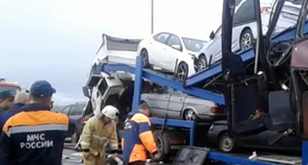 НА метсе ДТП под Бесланом. Фото: http://ru.armeniasputnik.am/caucasus/20161014/5159825/Avaria-avtobus-Osetia.html