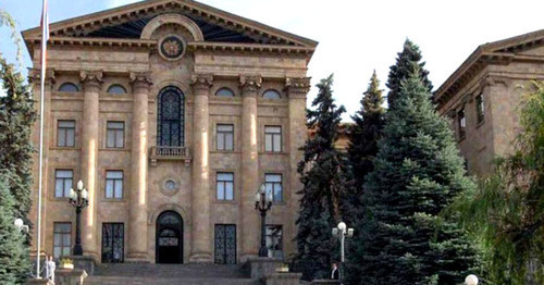 Здание армянского парламента. Фото http://news.day.az/politics/710796.html Здание армянского парламента. Фото http://news.day.az/politics/710796.html