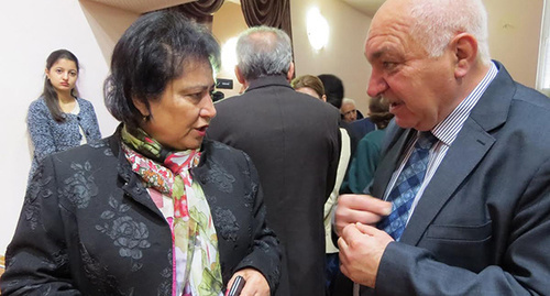 Карабахские журналисты Светлана Хачатрян и Микаел Аджян на конференции жур. в Степанакерте. Фото Алвард Григорян для "Кавказского узла"