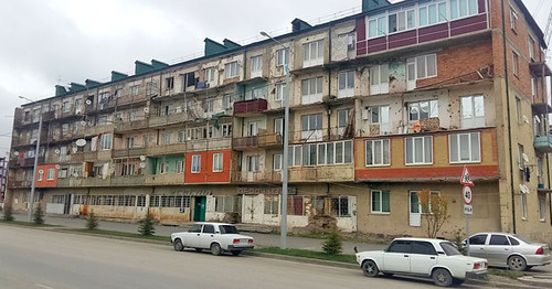 Многоквартирный дом по улице Героев, 118. Цхинвал, 24 октября 2016 г. Фото Арсена Козаева для "Кавказского узла"