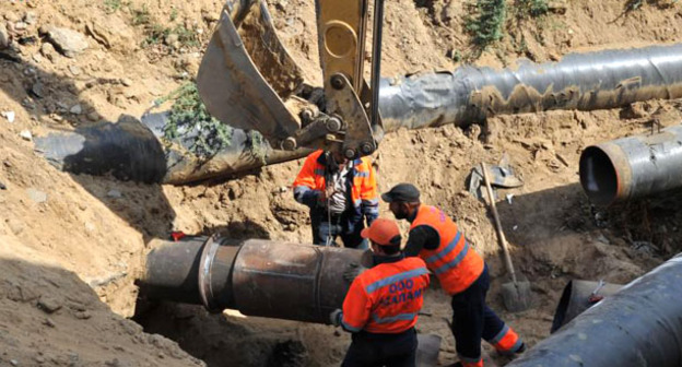 Ремонтные работы на водоводе. Дагестан. Фото http://www.mkala.ru/info/news/news_12020.html