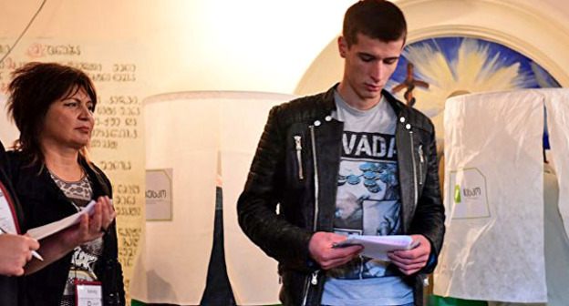 Избиратели на избирательном участке. Фото: Sputnik/Alexander Imedashvili