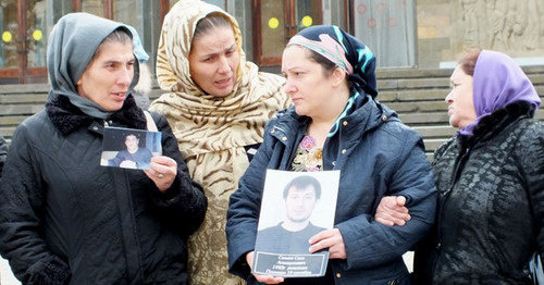 Родные пропавших дагестанцев вышли на митинг в Махачкале. 31 октября 2016 г. Фото Патимат Махмудовой для "Кавказского узла2