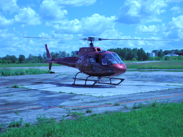 Авиапредприятие "Ельцовка" недавно получило вертолет "Еврокоптер AS350", сообщается на сайте компании. Фото: http://www.eltsovka.ru/upload/images/photogallery/P7525_3.JPG