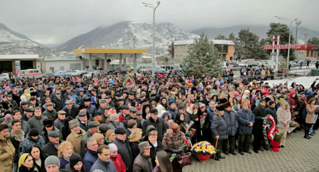 Митинг, посвященный 73-й годовщине депортации карачаевского народа. Карачаевск, 2 ноября 2016 г. Фото http://www.riakchr.ru/