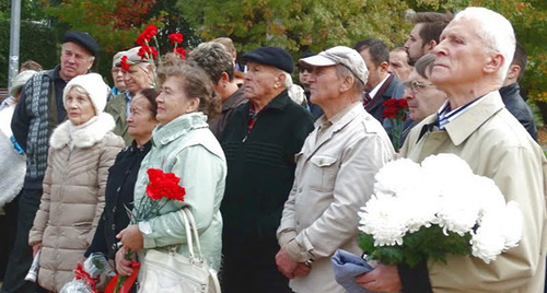 Коммунисты в Сочи возложили цветы к памятнику Ленину/ Фото Светланы Кравченко для "Кавказского узла"