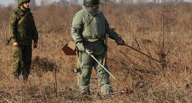 Российские саперы  разминируют высокогорных полигоны в Армениию Фото: © Sputnik/ Саид Царнаев
http://ru.armeniasputnik.am/armenia/20161108/5407624/Armenia-Rossia-injeneri-poligon.html