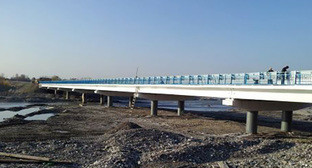 Мост через реку Аргун. Фото: http://www.minavtodorchr.ru/145-v-bogougodnom-dele-i-bog-v-pomoshch Мост через реку Аргун. Фото: http://www.minavtodorchr.ru/145-v-bogougodnom-dele-i-bog-v-pomoshch