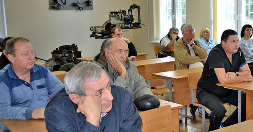 Собрание сотрудников автошколы. Сочи, ноябрь 2016 г. Фото Светланы Кравченко для "Кавказского узла"