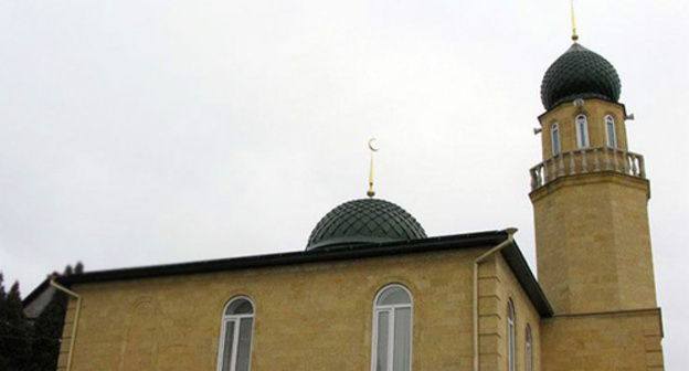 Мечеть в Хасавюрте. Фото: Эльдар Расулов, http://www.odnoselchane.ru/?page=photos_of_category&sect=66&pg=4&com=photogallery