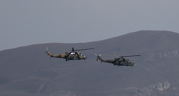 Подразделения армянских вооруженных сил совместно с силами 102-й российской базы провели совместные учения по уничтожению войск условного агрессора на полигоне Алагяз в Армении
Фото:  © Sputnik/ Asatur Yesayants
http://ru.armeniasputnik.am/armenia/20161007/5103367/Armenia-Russia-uchenia.html