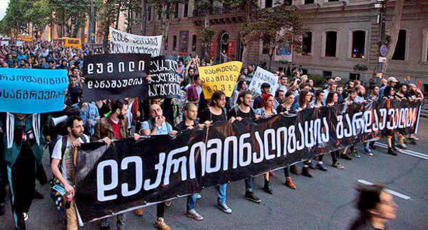 Митинг движения "Белый шум". Фото http://newstbilisi.info/67301-aktivistku-dvizheniya-za-dekriminalizaciyu-narkotikov-zaderzhali-v-kutaisskom-aeroportu.html