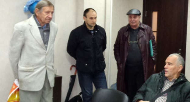 Собрание в съемном офисе финансовой компании, которая принимала у них денежные средства по договорам займа с условием выплаты процентов. Сочи, 24 января 2016 г. Фото Светланы Кравченко для "Кавказского узла"