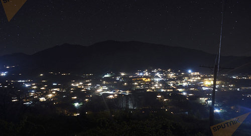 Ночной Гадрут, Карабах. Фото  © Sputnik/ Asatur Yesayants
 http://ru.armeniasputnik.am/karabah/20161119/5529937/Karabakh-narushenia-linia-soprikosnovenia.html