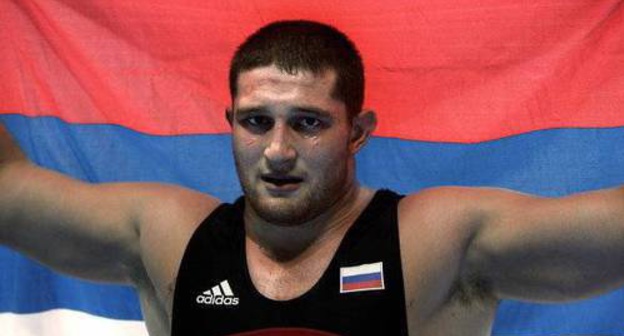 Хасан Бароев. Фото http://kavkazmp3.ru/photo/11-0-245-3?1405658257