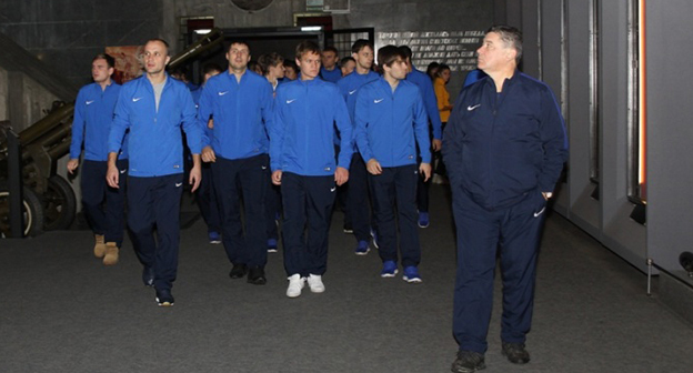 Игроки ФК Ротор-Волгоград. Фото http://www.rotor-fc.com/ru/photo/rotor-na-dne#axzz4RNQ0IJ9f