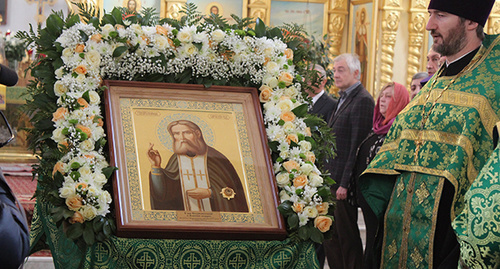 Икона с мощами святого серафима Саровского в соборе святого Георгия Победоносца во Владикавказе  Фото Эммы Марзоевой для "Кавказского узла"