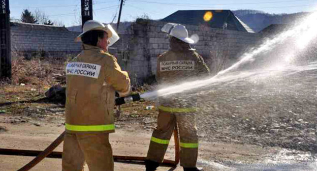 Пожарные. Фото http://kbrria.ru/