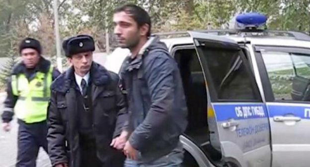 Задержание водителя рейсового автобуса Магомеда Гасанова. Фото http://vd-tv.ru/content/prokuratura-podderzhala-arest-voditelya-avtobusa-magomeda-gasanova-po-vine-kotorogo-pogibli