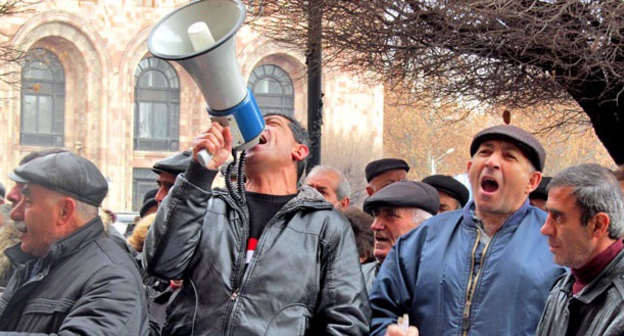 Участники акции протеста экс-сотрудников завода «Наирит» Фото Тиграна Петросяна для "Кавказского узла"