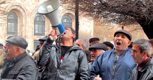 Участники акции протеста экс-сотрудников завода «Наирит» Фото Тиграна Петросяна для "Кавказского узла"